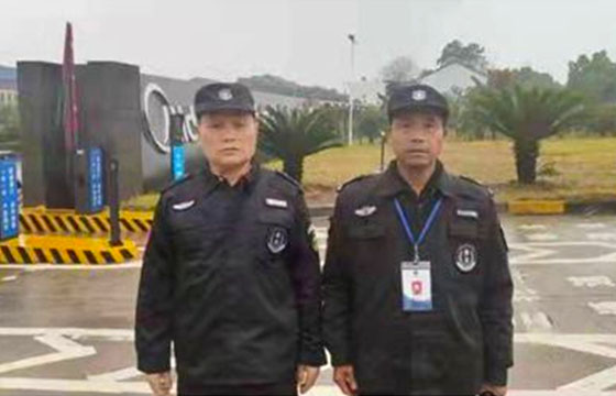受伤坚持上班  彰显责任担当